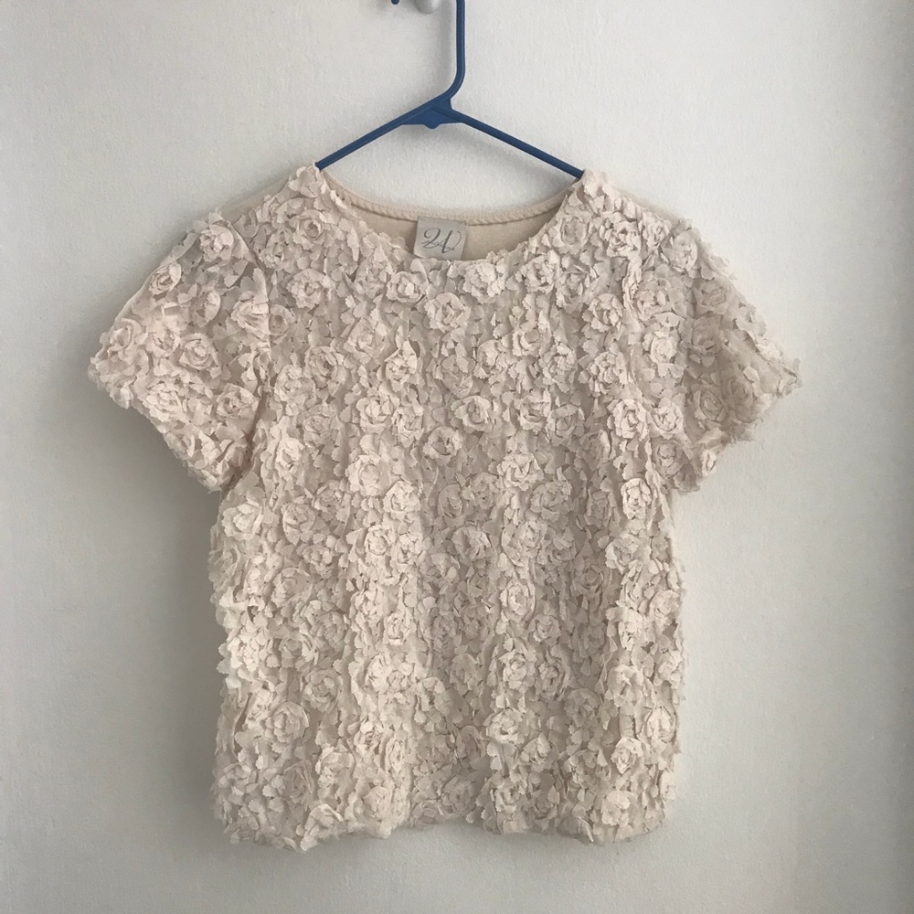 RARE FIND! NYC boutique 3-d flower top!!